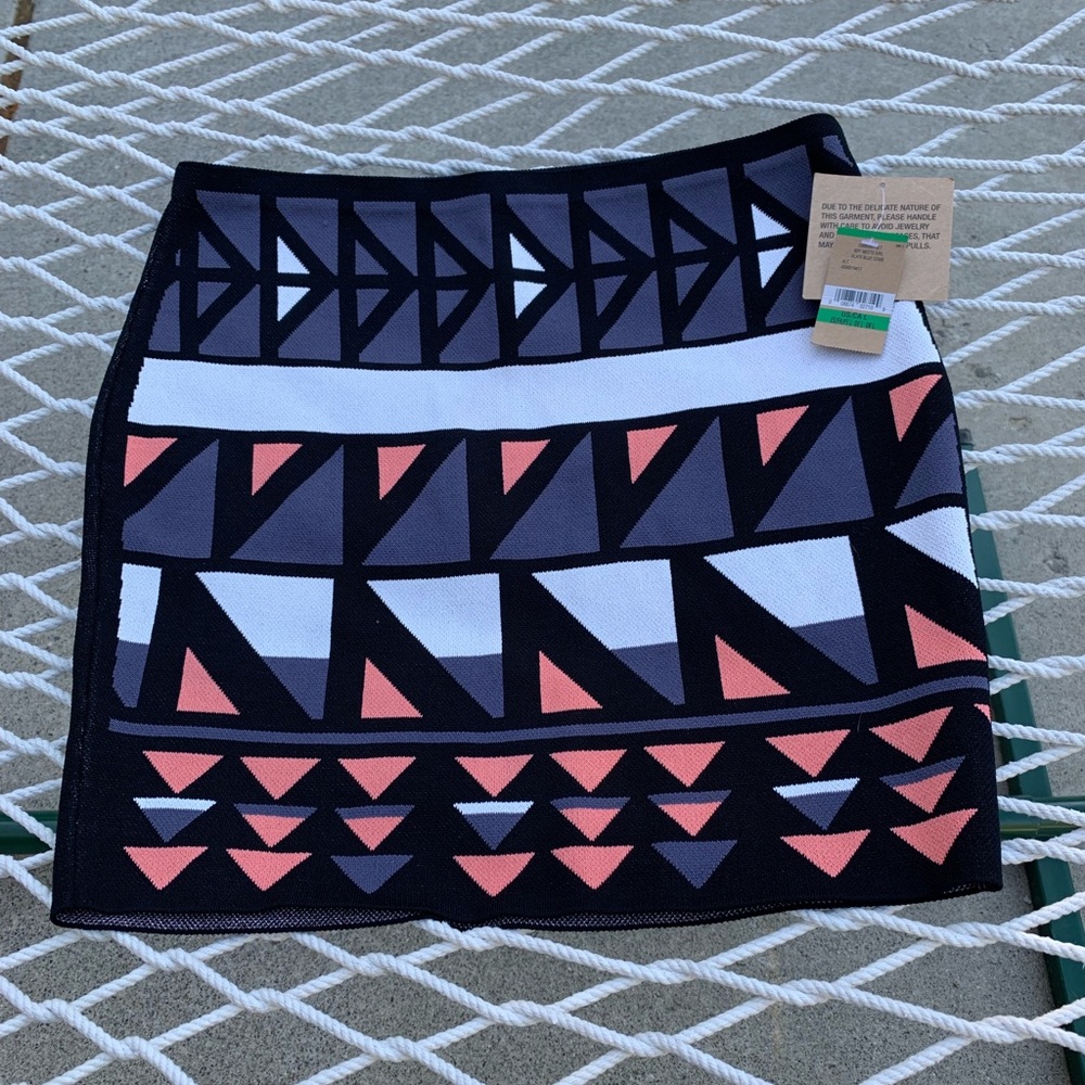 NWT-Rachel Roy stretchy skirt. Beautiful & unique!